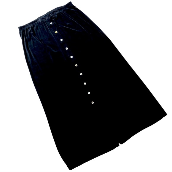 Ronni Nicole Dresses & Skirts - Black Knit Skirt with Mother of Pearl Buttons